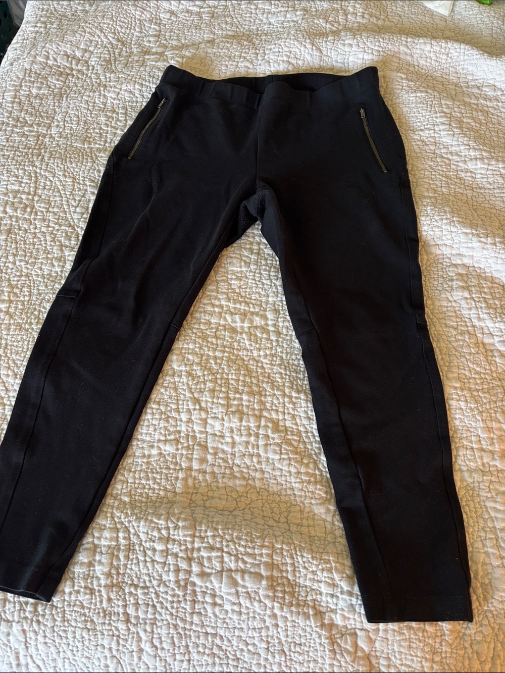 Lands' End women's medium petite  Black stylish leggings.